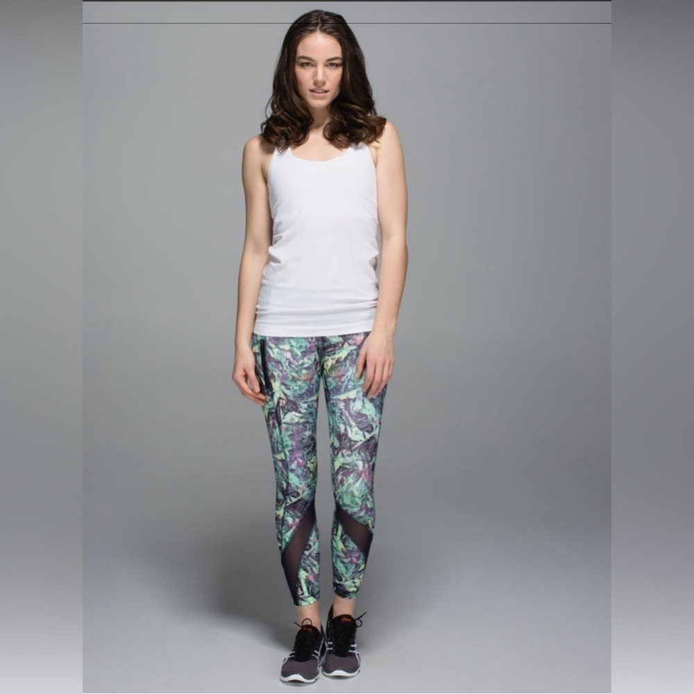 Lululemon Inspire Tight II *Full-On Luxtreme (Mesh)
Multi / Naval Blue Size 4